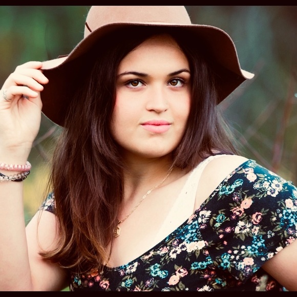 Meet your Posher, Bella - Picture 1 of 1